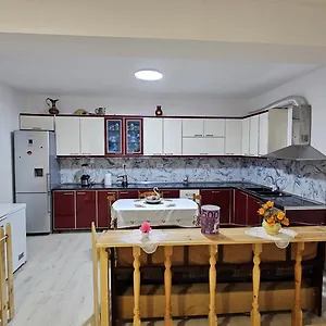 Pensión Maria, Përmet